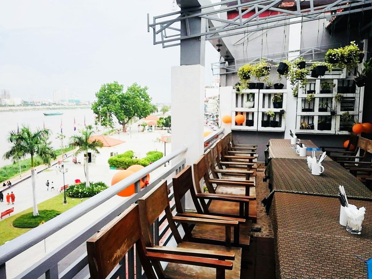 Tonle Khmer Guesthouse And Sky Bar Phnom Penh Exterior foto